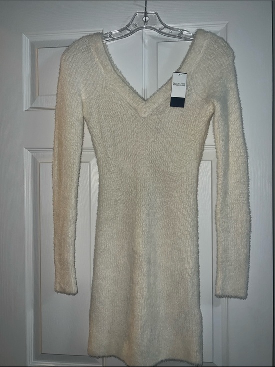 Abercrombie & Fitch Dresses & Skirts - Abercrombie & Fitch Cream Fuzzy V-Neck Long Sleeve Knit Dress